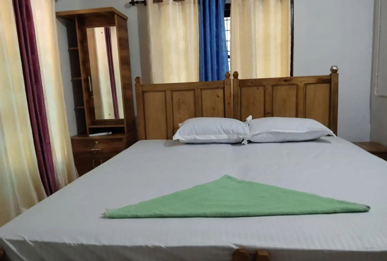 Δωμάτια σε οικογενειακή κατοικία Creekshore Home Stay Kallār